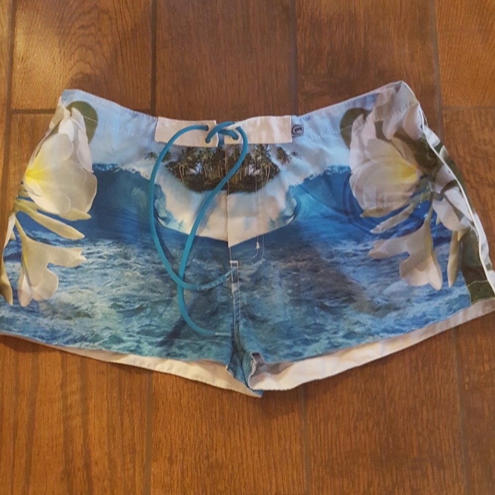 Aaron chang Tropical print shorts